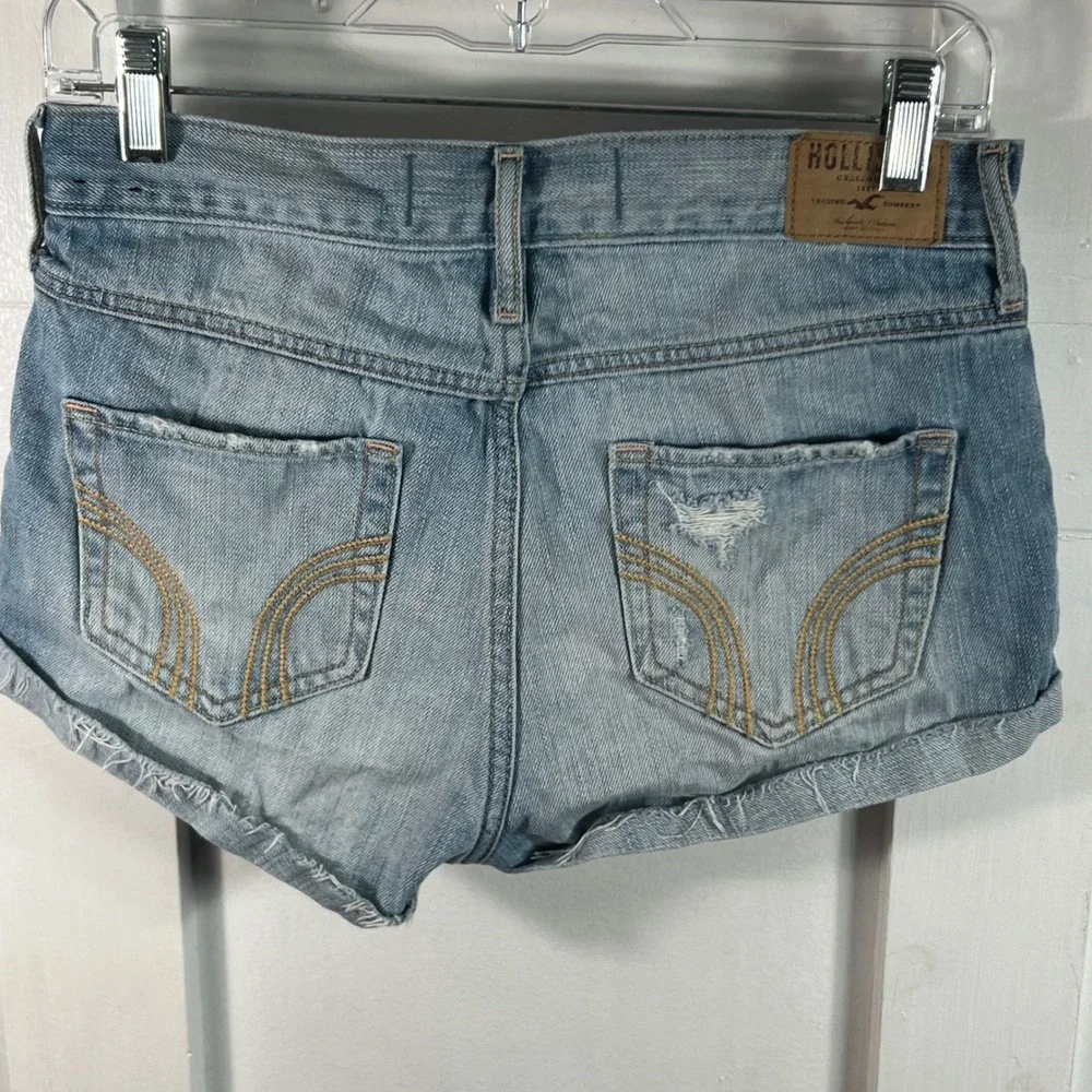 Hollister Womens Distressed Low Rise Denim Shorts Light Wash Blue Size 5 W27